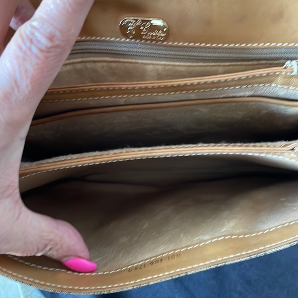 Authentic Gucci Leather Crossbody/Shoulder Bag. - Picture 11 of 15